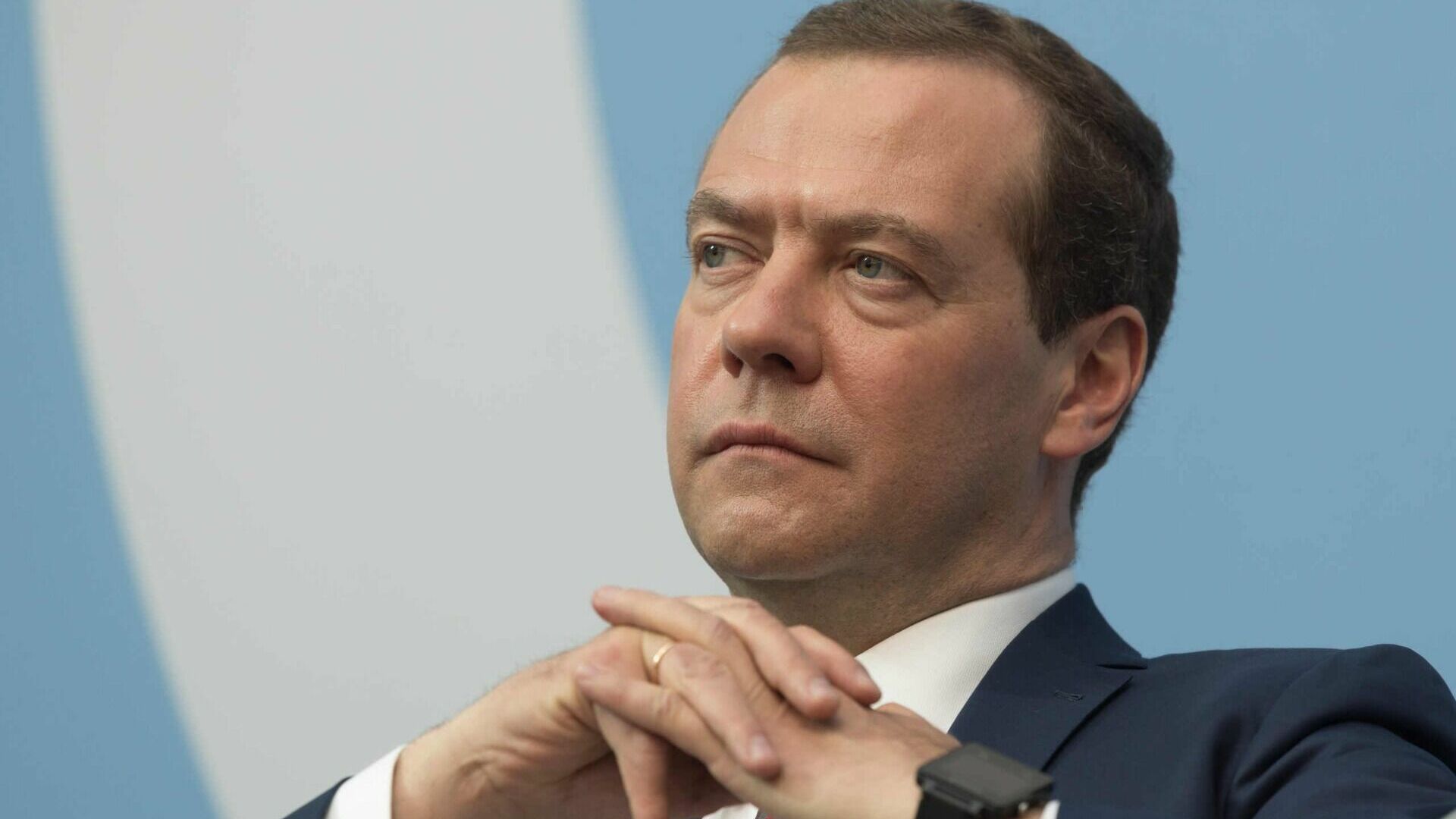 Дмитрий Медведев назначен первым зампредом в Военно-промышленной комиссии