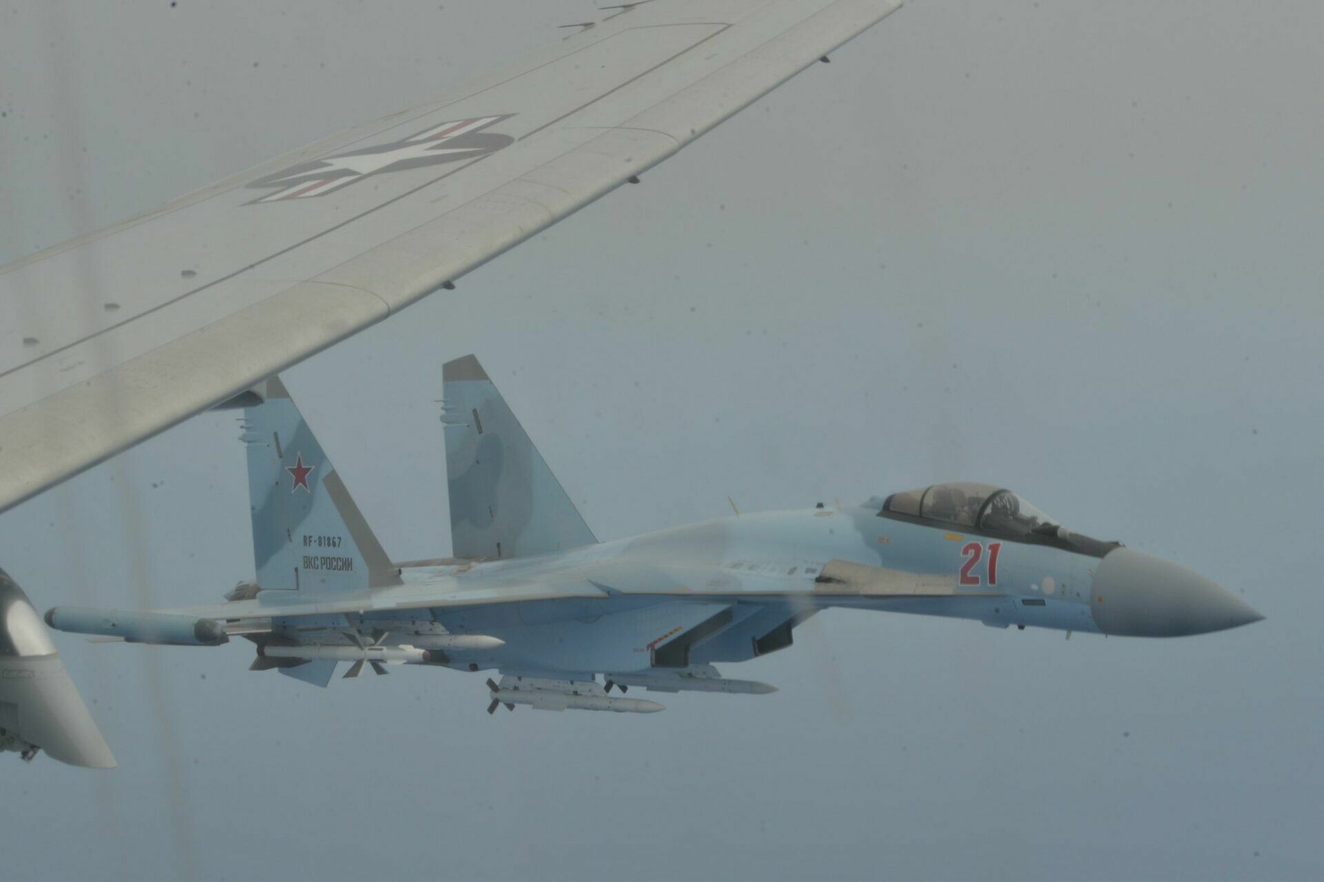 «Непрофессионально»: США пожаловались на перехват своего самолета российским Су-35