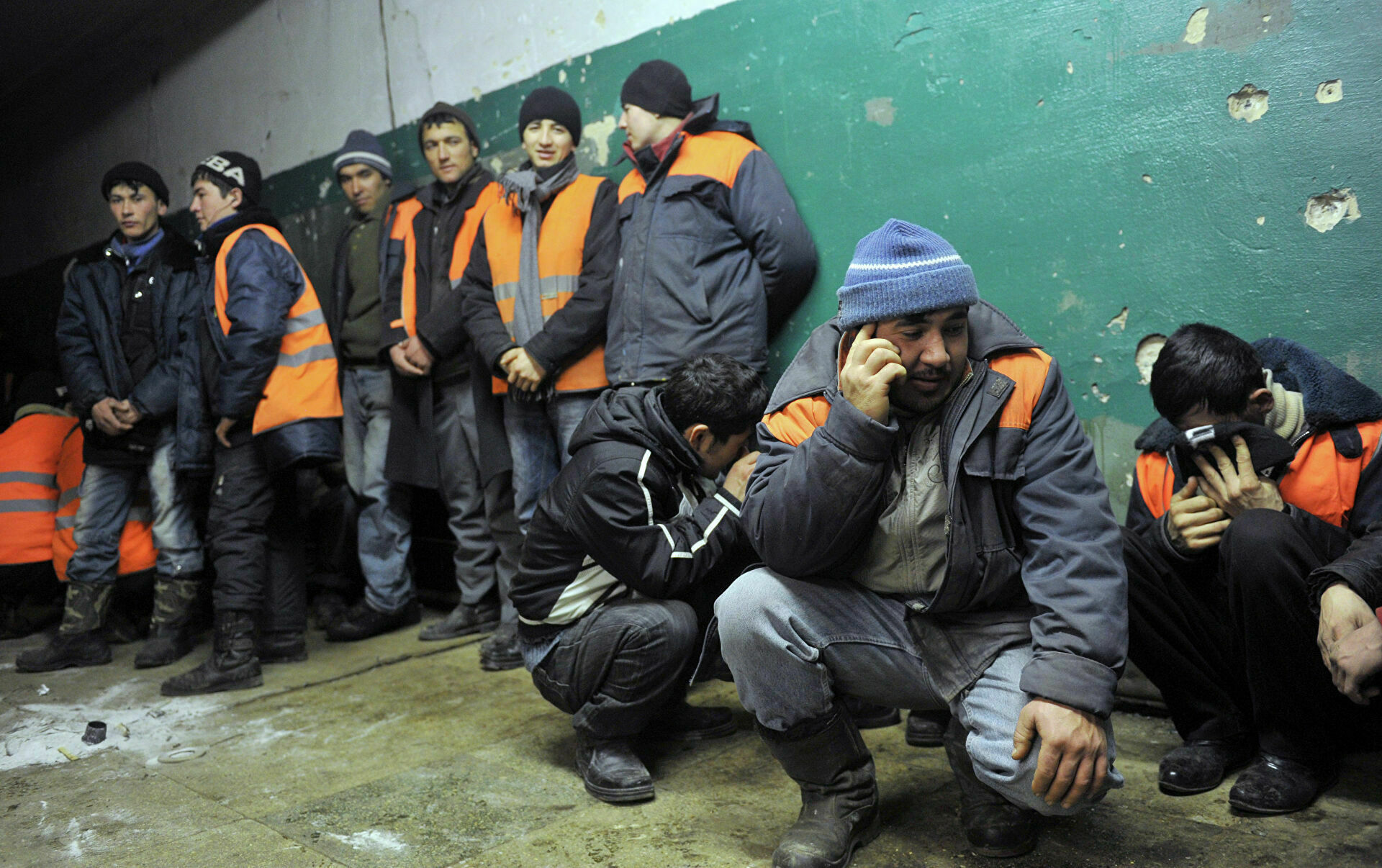 Власти Москвы заявили о двукратном сокращении числа мигрантов, занятых в ЖКХ
