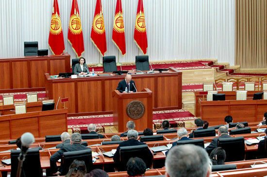 В парламенте Киргизии чиновнице запретили выступление на русском языке