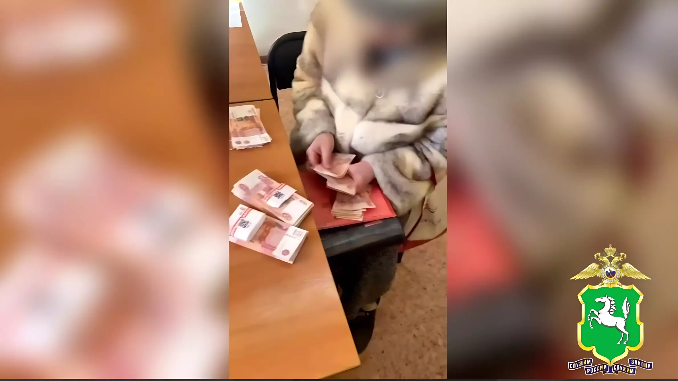 В Томске посетительница кафе вернула пенсионерке забытый пакет с деньгами