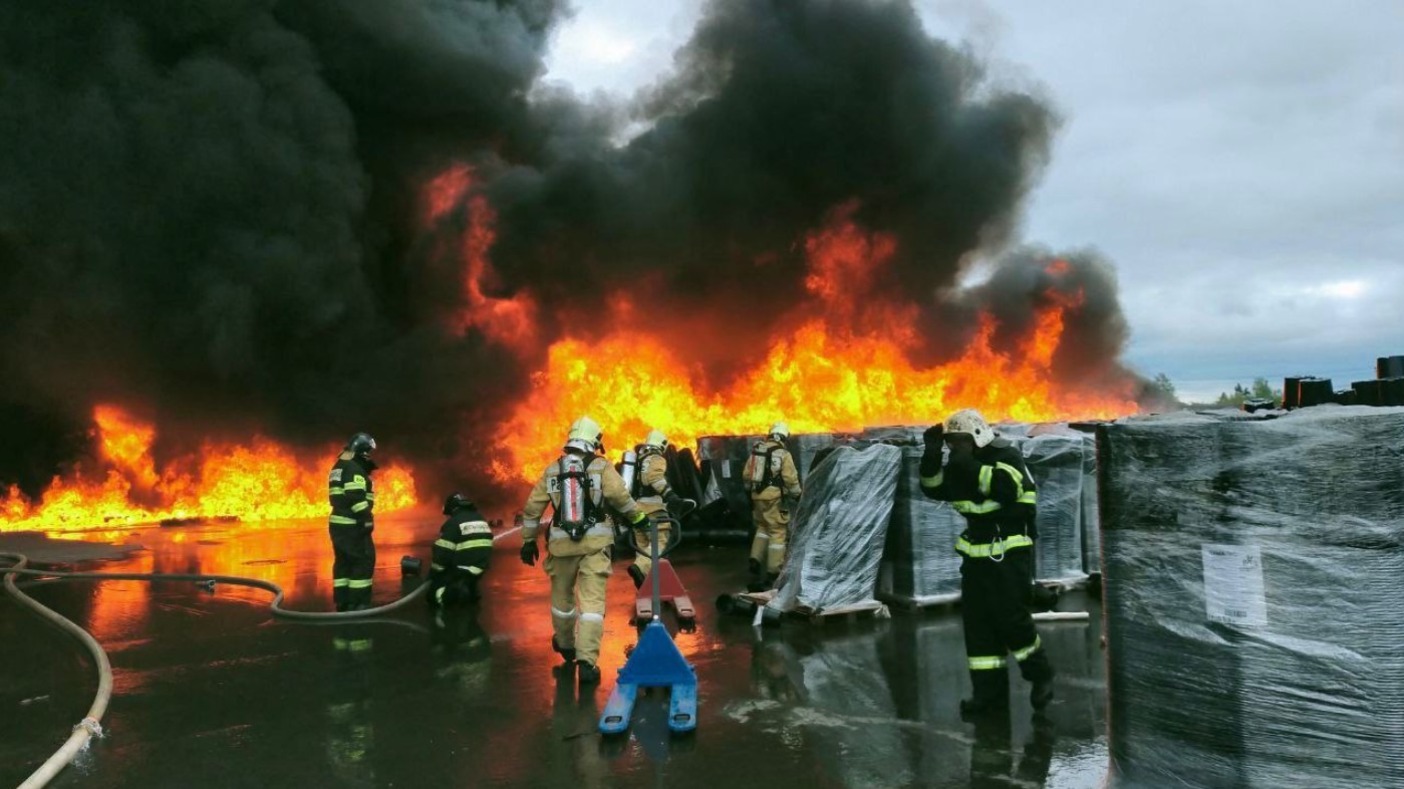 Площадь пожара на складе в Раменском возросла до 2700 «квадратов»