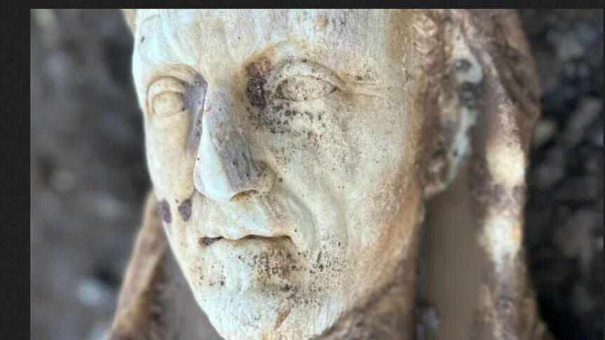 Во время ремонта канализации в Риме обнаружили мраморную статую Геракла