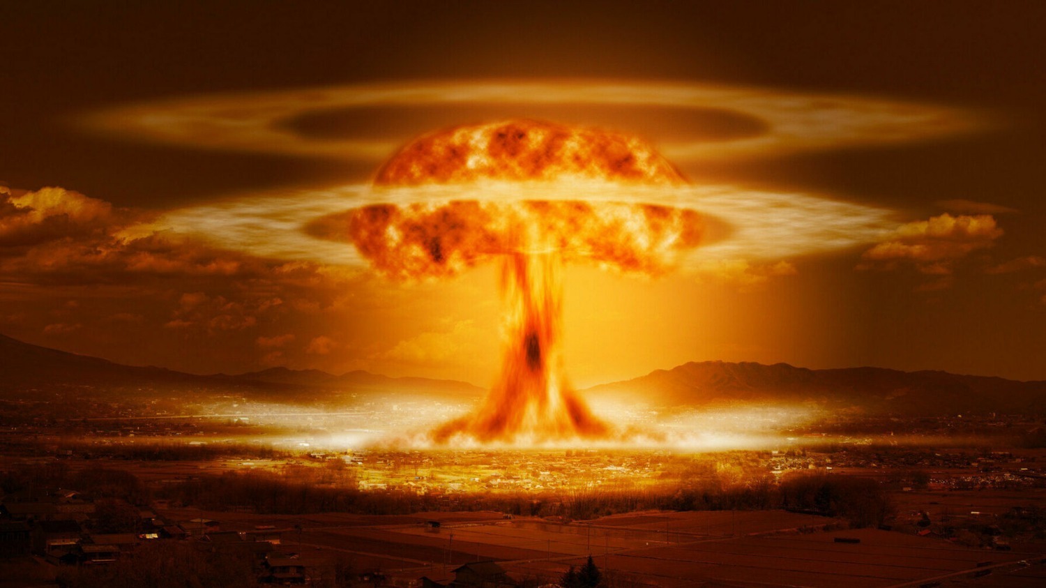 Ядерный гриб, образовавшийся на месте взрыва атомной бомбы.