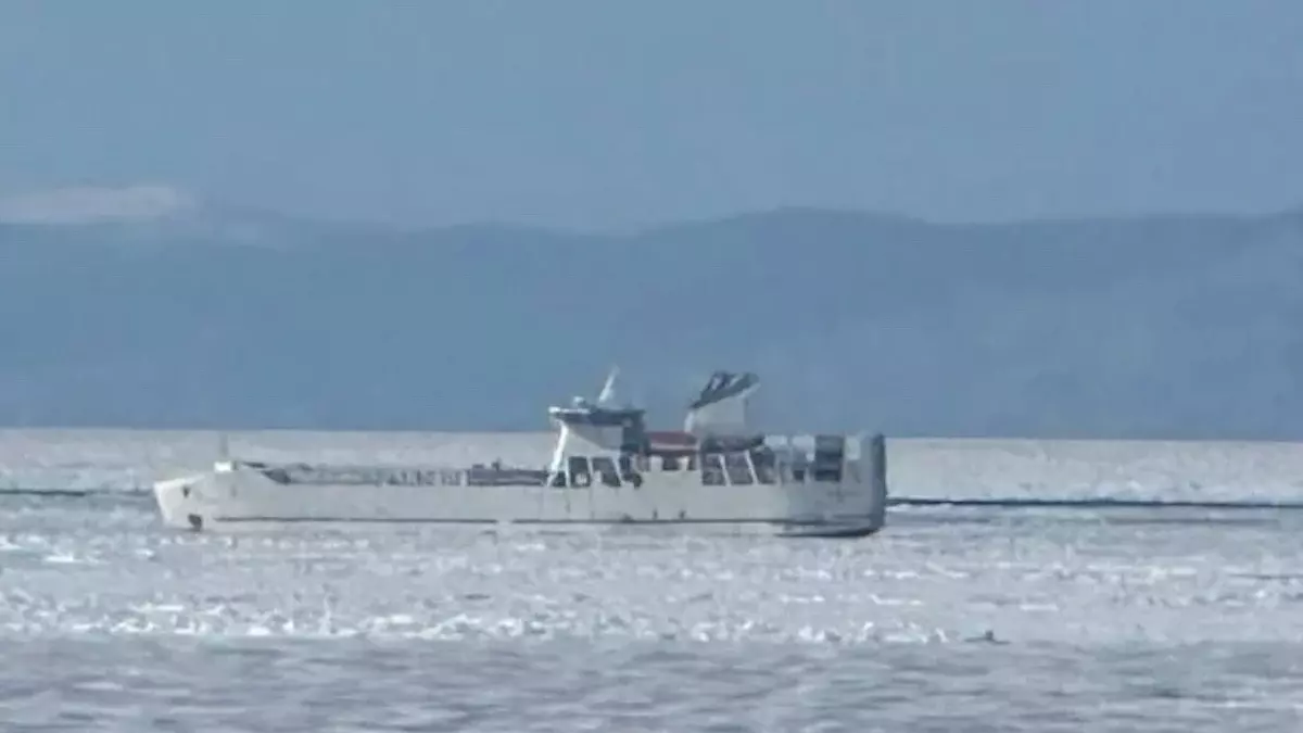 Грузопассажирское судно «Александр Деев» при движении на переправе Ванино-Холмск получило повреждение