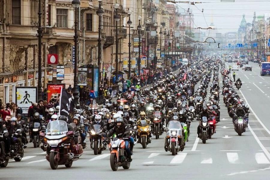 В Москве 5 тысяч байкеров закрыли мотосезон