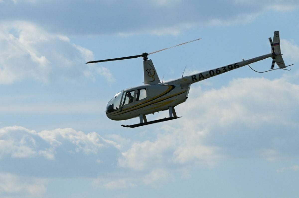 Пропавший в Хакасии вертолет Robinson нашли в реке