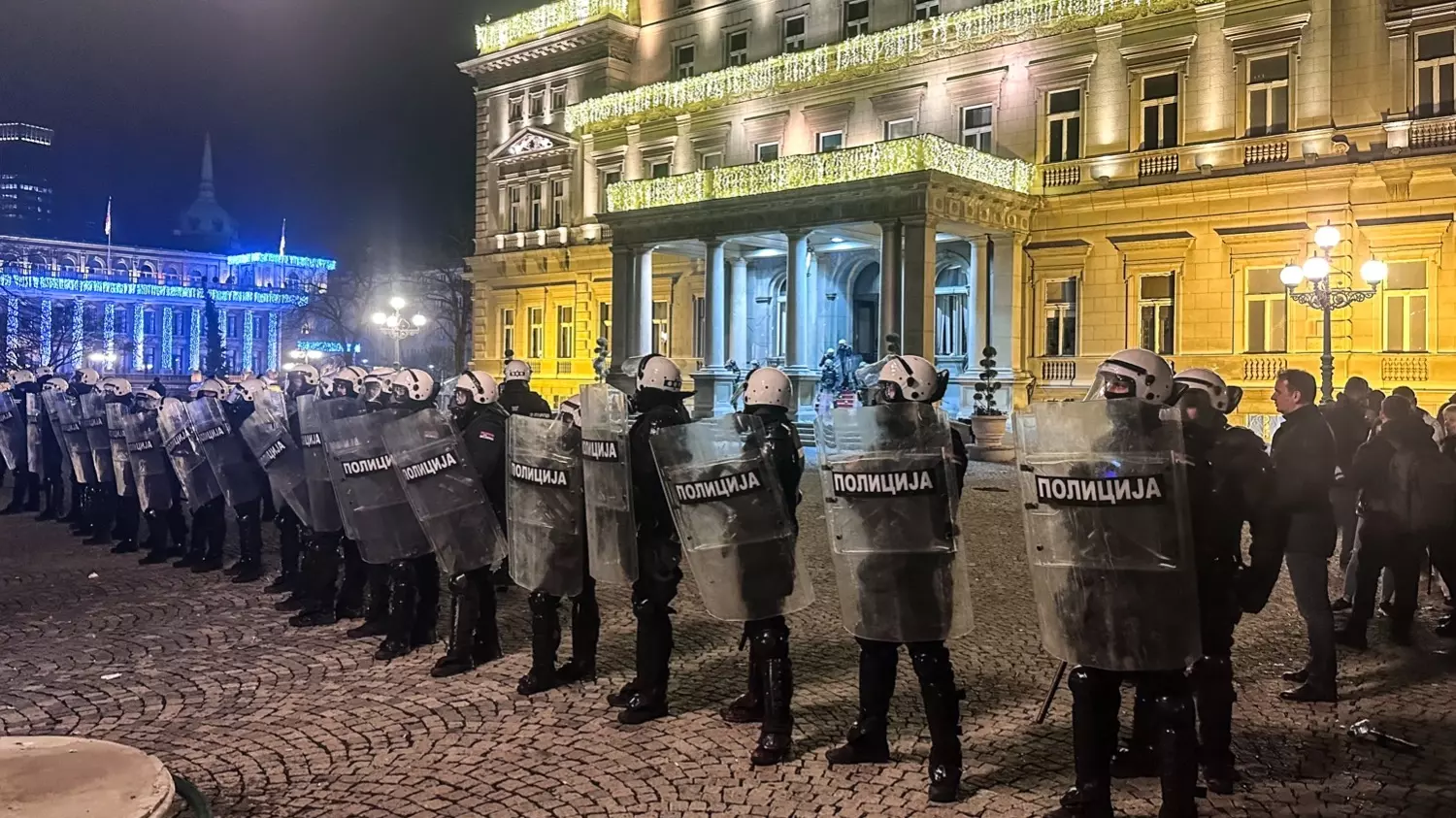 Не менее 40 человек, устроивших протесты в столице Сербии, задержаны
