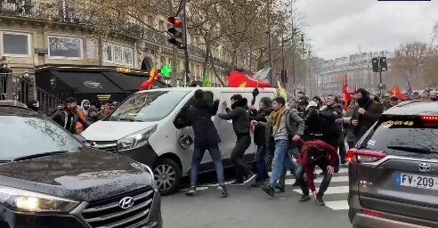 В Париже митинг курдской общины обернулся беспорядками