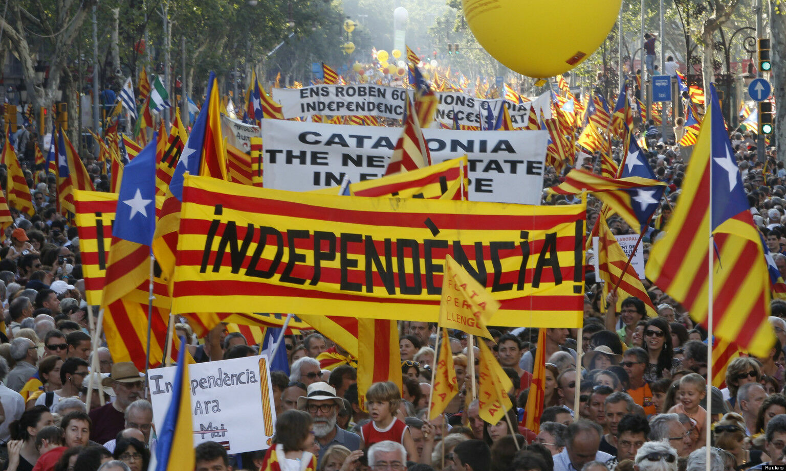 Более 10 человек пострадали в ходе митинга у здания каталонского парламента
