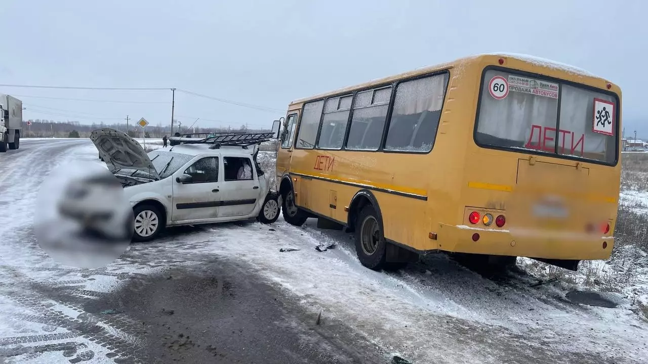 Под Уфой в аварию попал автобус с детьми. За месяц это уже третье громкое ДТП