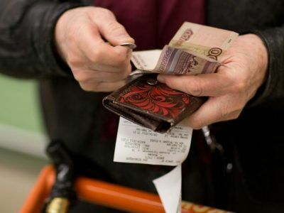 МЭК отметил  падение реальных доходов у обеспеченных россиян