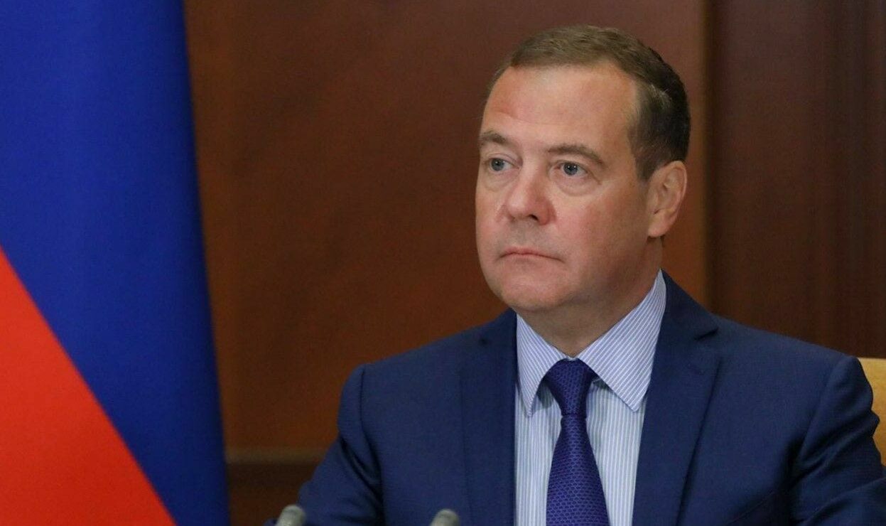 Медведев усомнился в «чудесном превращении» Twitter после покупки Маском