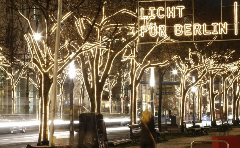 Берлин сэкономит на электричестве, оставив главные улицы без рождественских гирлянд