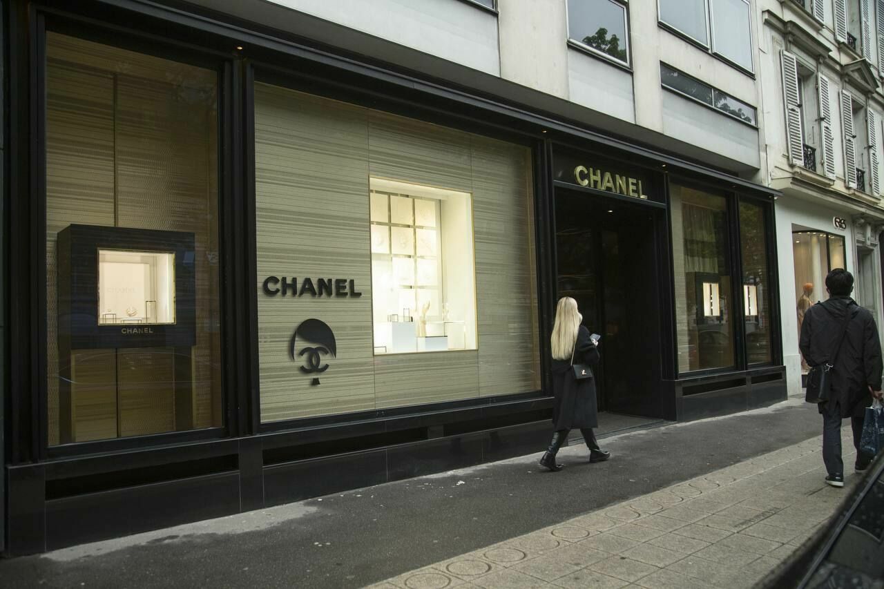 Шанель припомнили Гитлера: скандал вокруг знаменитого бренда вышел на новый уровень