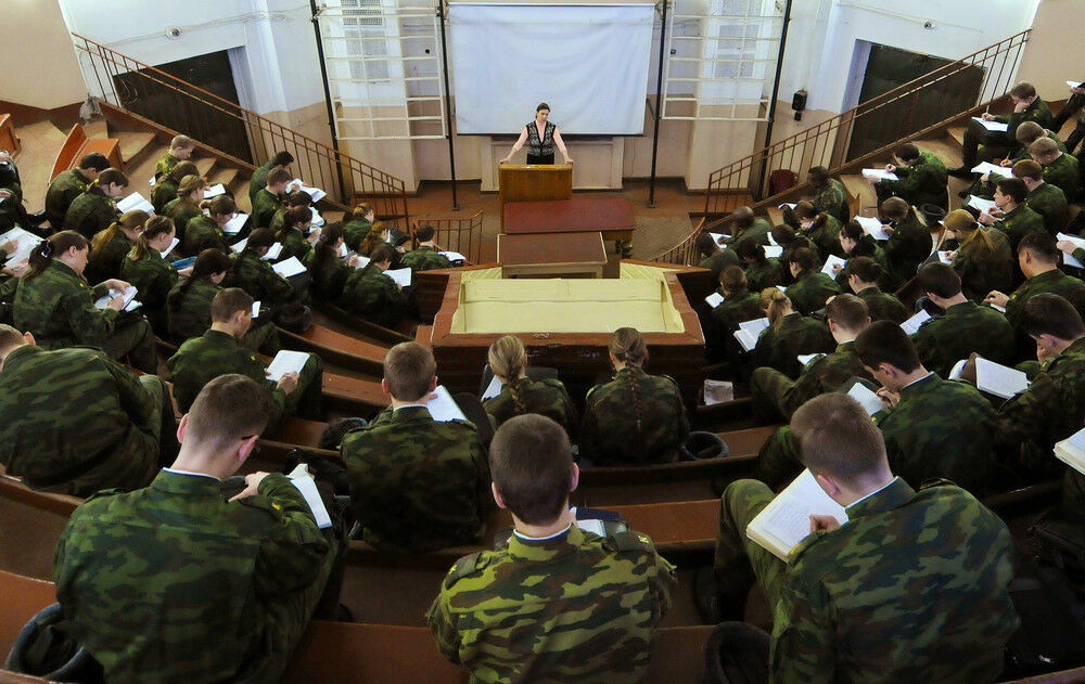 Отчисленные курсанты армейских вузов вернут деньги за учебу