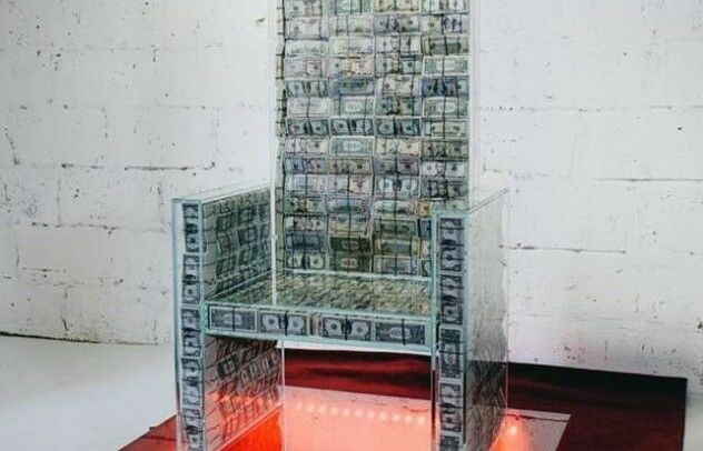 На трон с миллионом долларов внутри можно сесть за 600 рублей