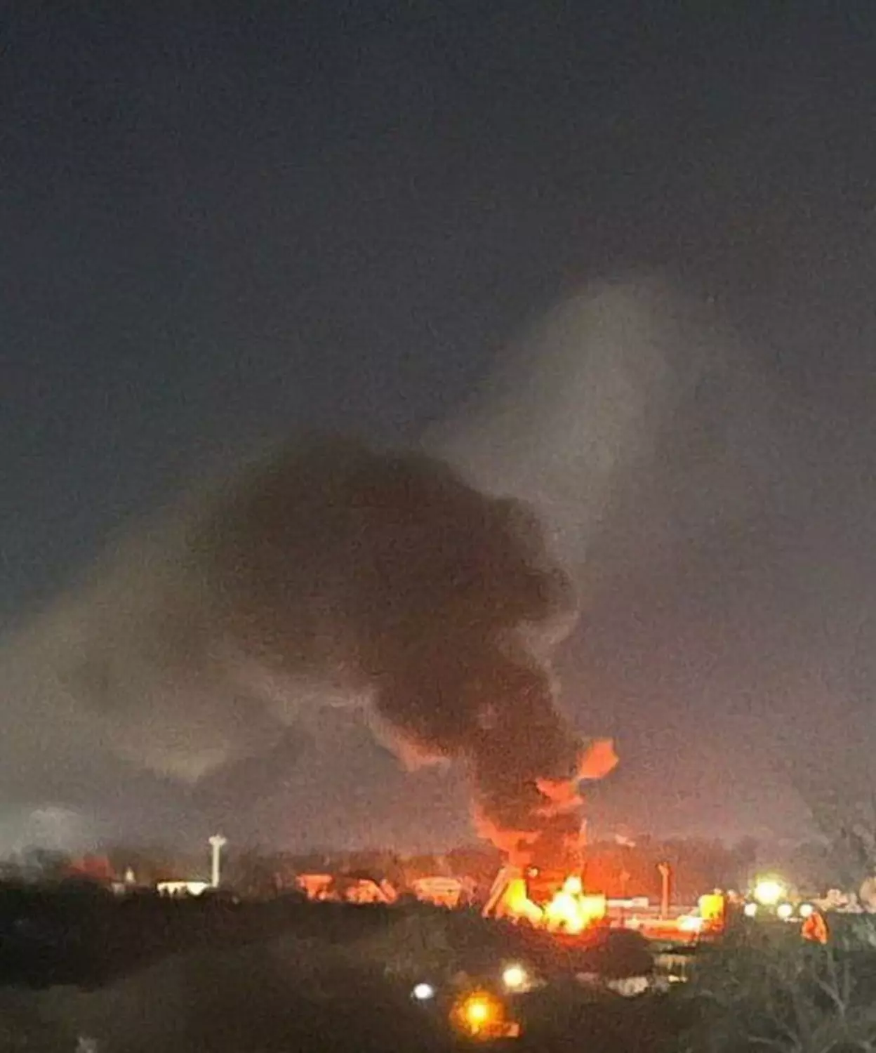 В Орловской области загорелась нефтебаза после атаки беспилотника