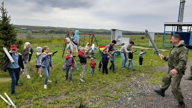 В саратовском храме детей учат строевой подготовке и штыковому бою