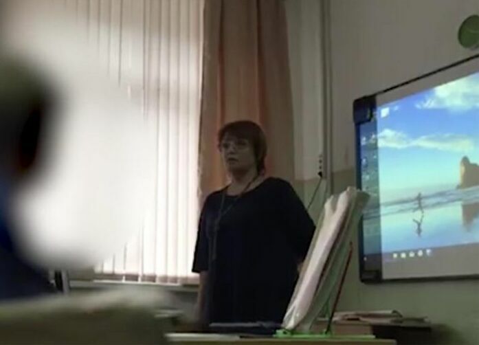 На Сахалине уволилась учительница, унизившая школьницу