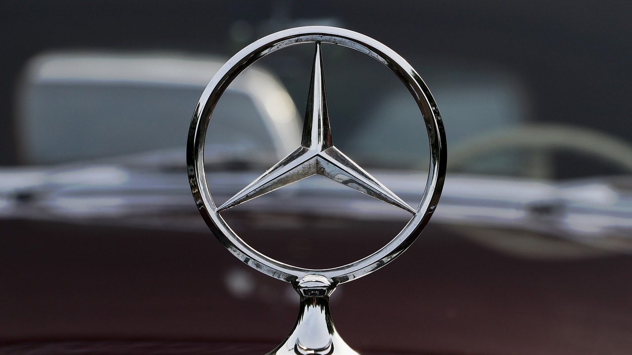 Mercedes-Benz отключил российских дилеров от ПО