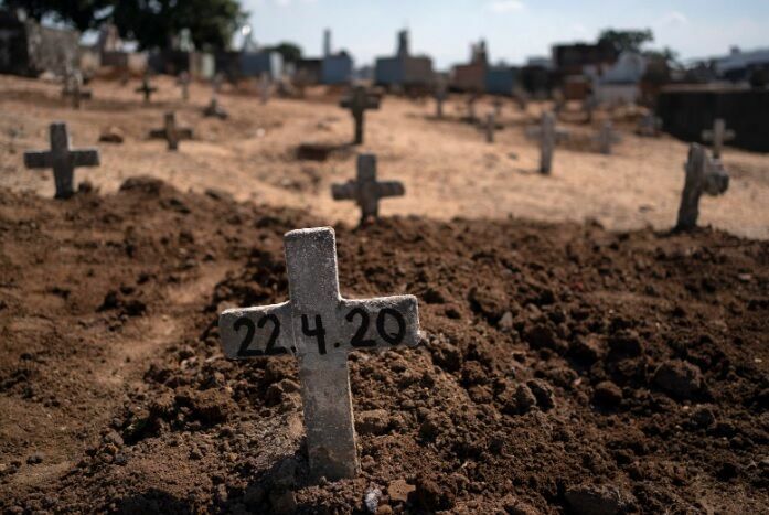Бразильскому городу Манаус из-за распространения коронавируса не хватило гробов