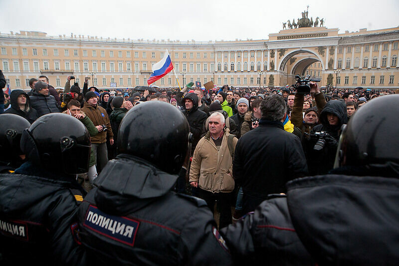 Почему россияне протестуют? В Ленобласти это выяснят за 8,5 млн руб.