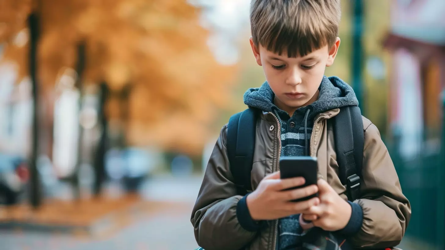 Вопрос, когда и как выдавать детям телефоны, должна решать администрация школы с родителями