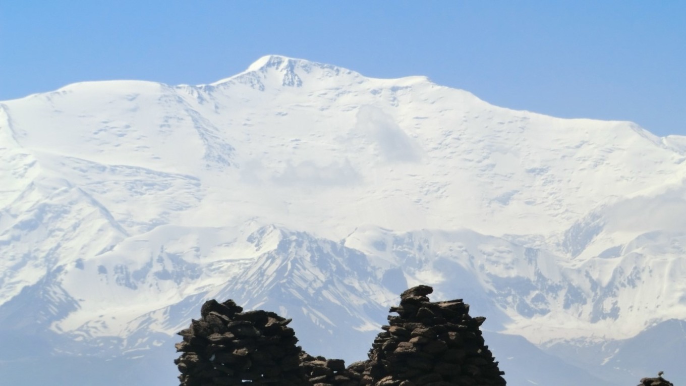 В Киргизии прекратили поиски пропавших альпинистов из России и Литвы