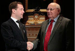 Медведев наградил Горбачева высшим орденом России (ВИДЕО)