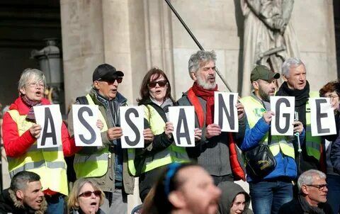 В Лондоне творческая элита Британии выступила с массовой поддержкой Джулиана Ассанжа
