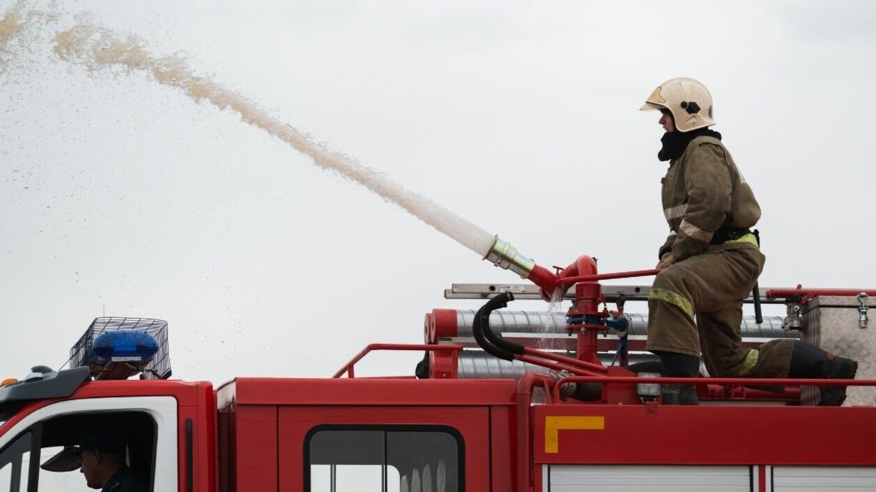 Во Владикавказе спасатели эвакуировали 95 человек из-за пожара в многоэтажке (ВИДЕО)