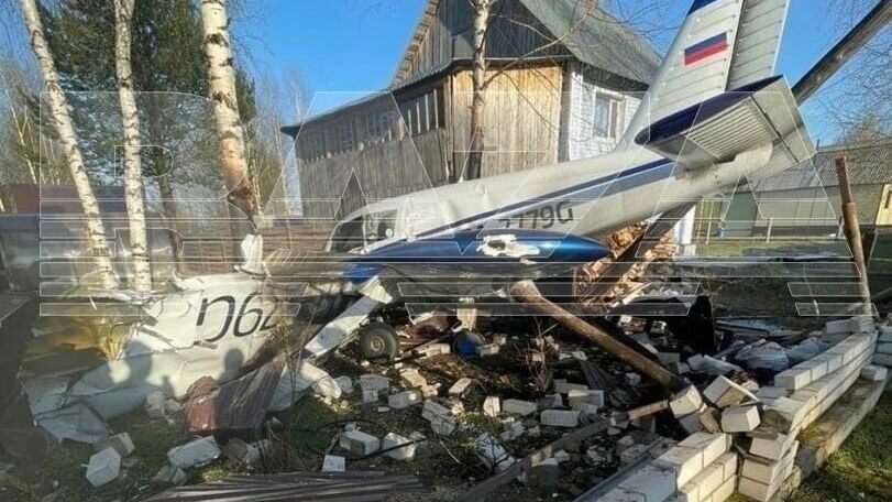 В Коми самолет Авиалесоохраны рухнул на территорию частного дома