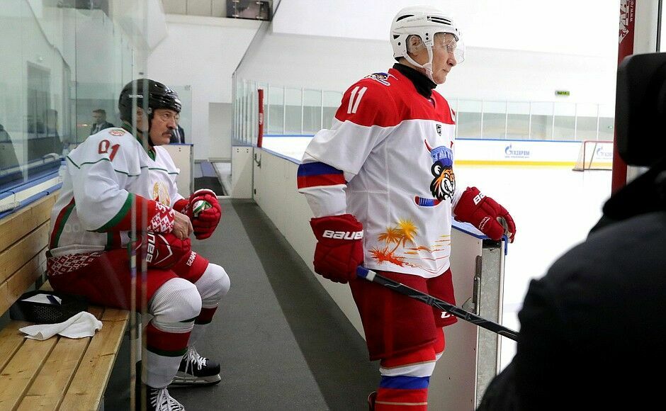 Владимир Путин и Александр Лукашенко поговорили об истории, сыграли в хоккей