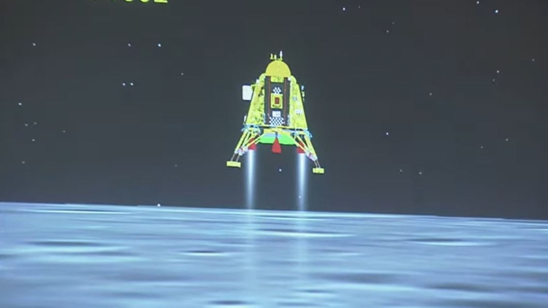 Индийский луноход сделал первые шаги на Луне