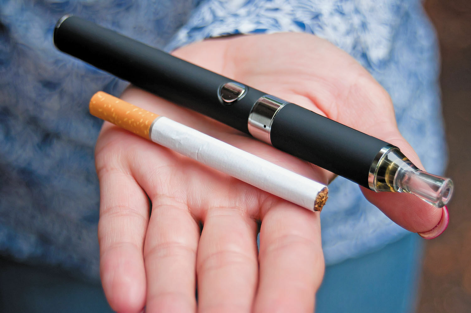 Госдума одобрила законопроект, который приравняет вейпы и кальяны к обычным сигаретам