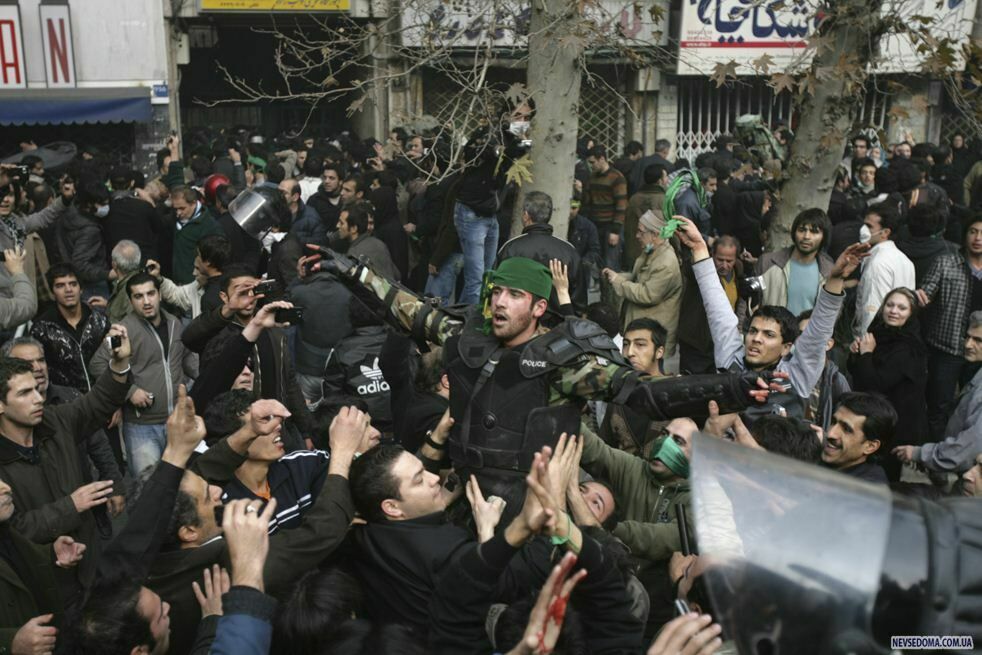 В Иране арестовали около тысячи протестующих