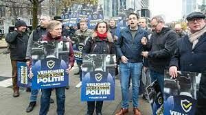 Бельгийские полицейские вышли на акцию протеста в центре Брюсселя