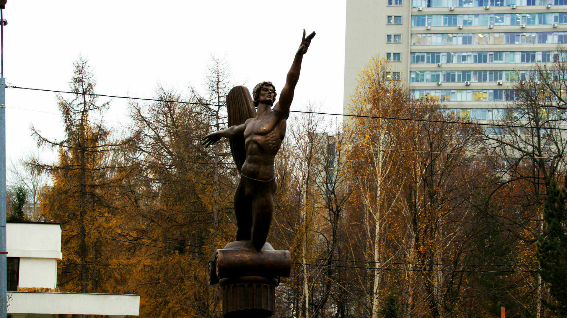 "Не по-балетному". В Казани критикуют новый памятник Нурееву от Церетели