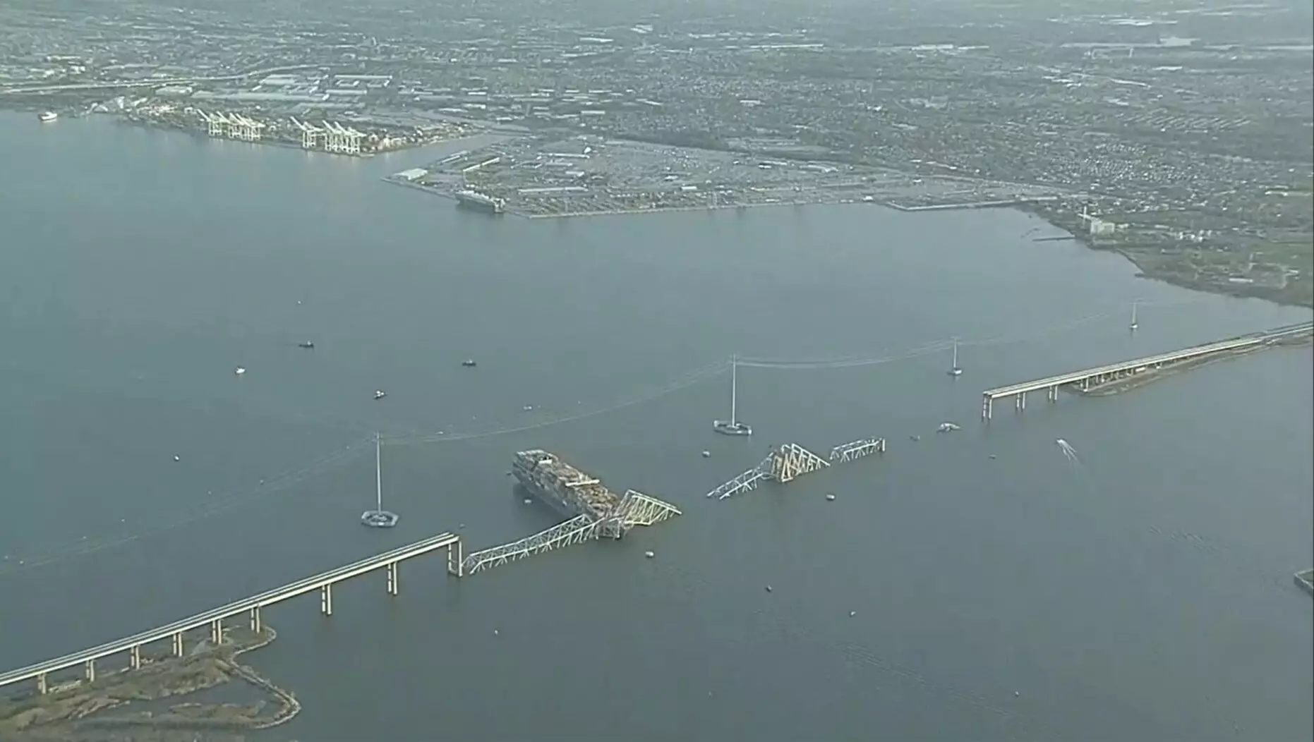 Момент обрушения моста в штате Мэриленд попал на видео