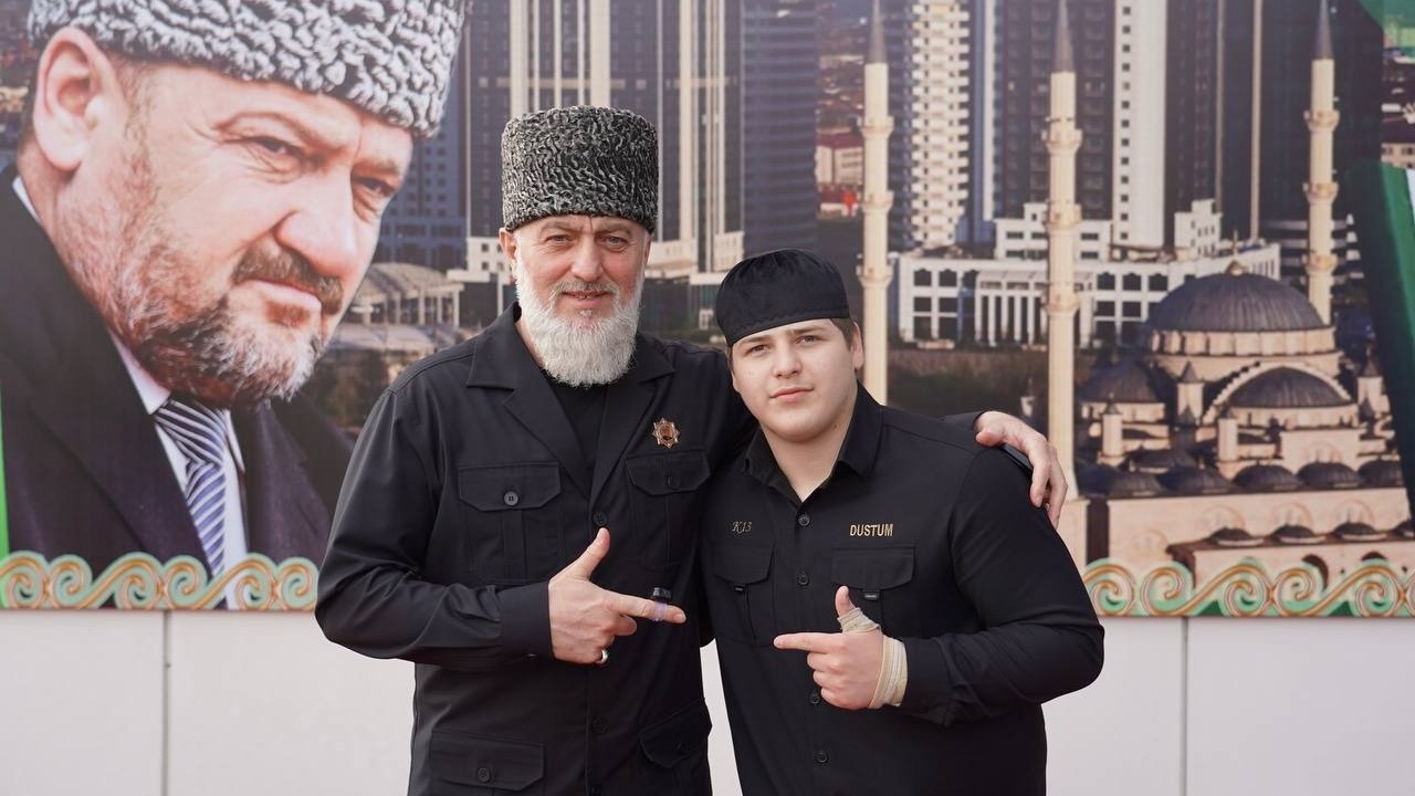 «Гуманно!»: политики Чечни похвалили сына Кадырова за избиение арестованного в СИЗО