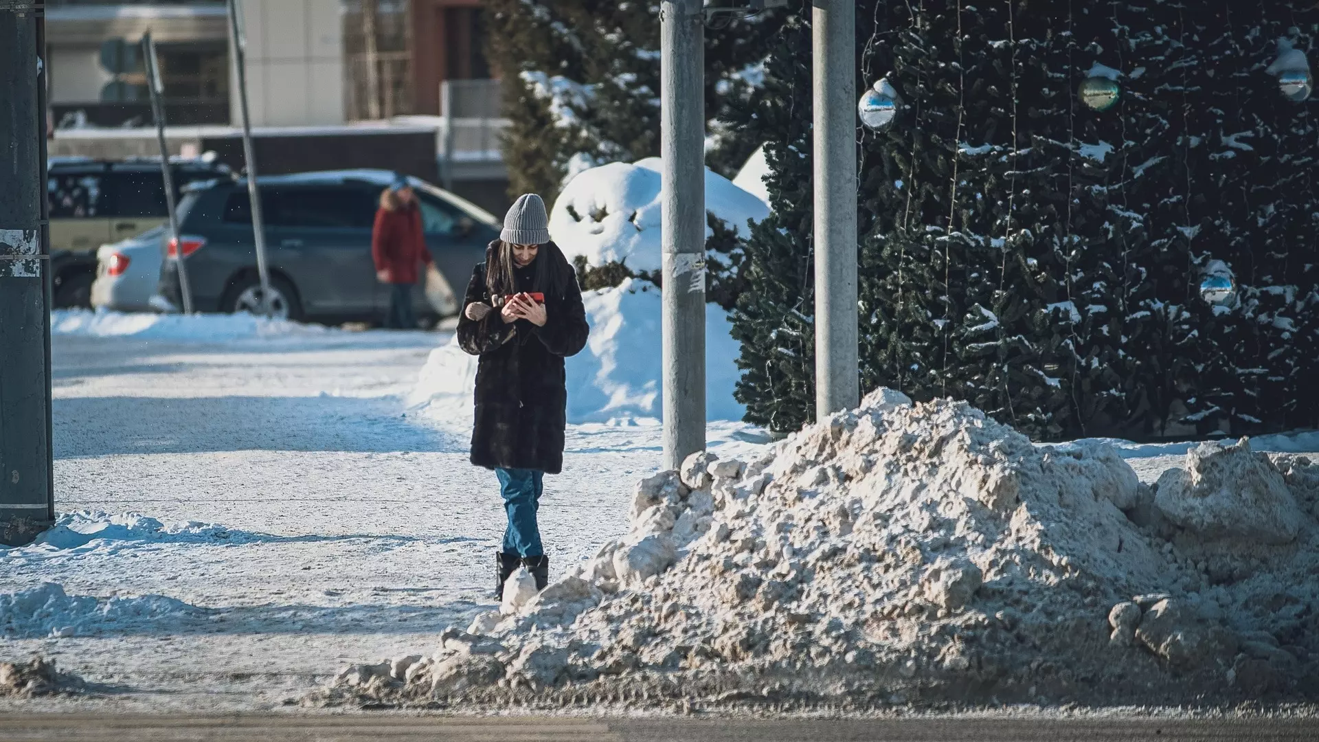 ТОП-5 ошибок: эксперты рассказали, как защитить зимой телефон и не остаться без связи