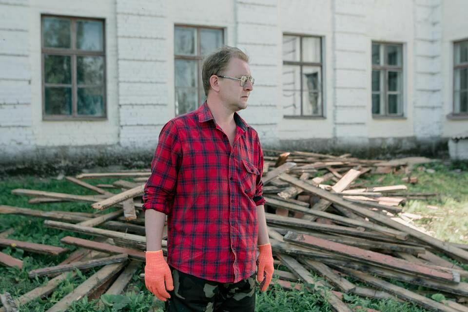 Опального поэта Бывшева отправили чистить помойки