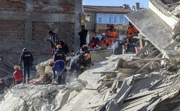 Не менее семи человек погибли в Турции в результате землетрясения