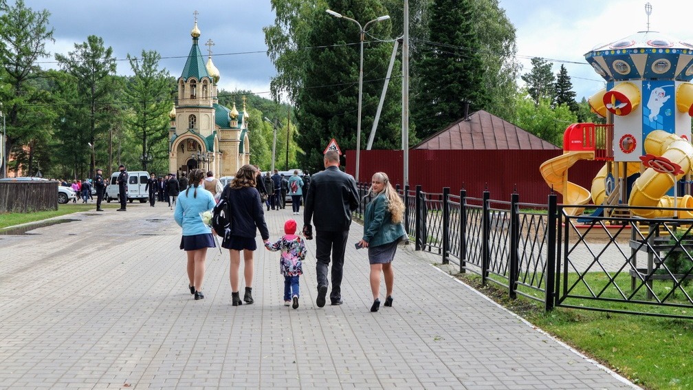 Минтруд разъяснил правила признания российских семей многодетными