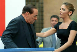 Возлюбленная Берлускони готова стать его женой и ждет от Сильвио «да»