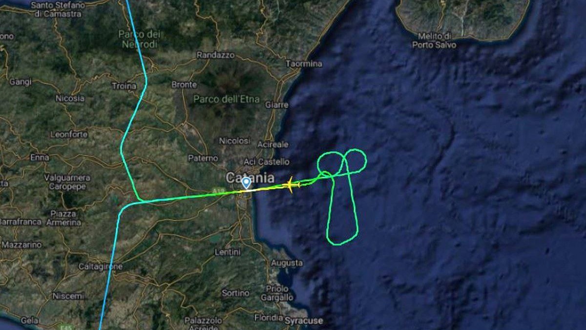 ФотКа дня: пилот авиакомпании Lufthansa хулиганит в небе над Сицилией