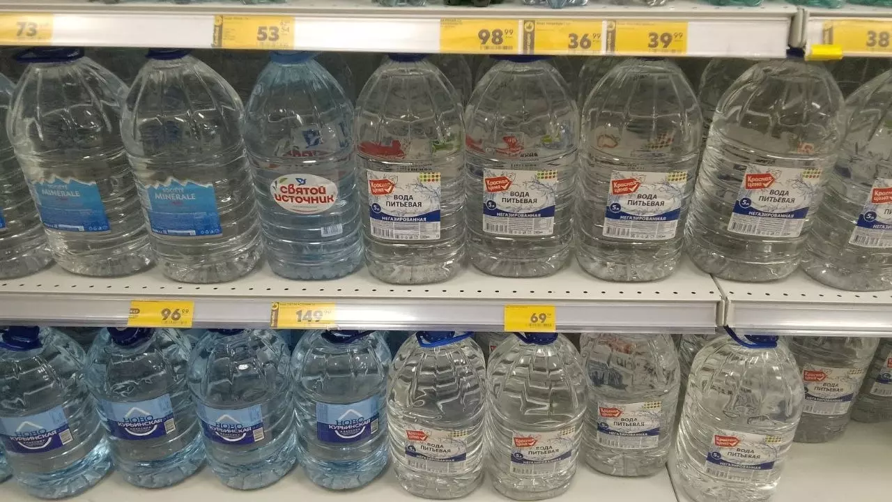 Цены на 5-и литровые бутыли с водой уже поднялись до 69 рублей