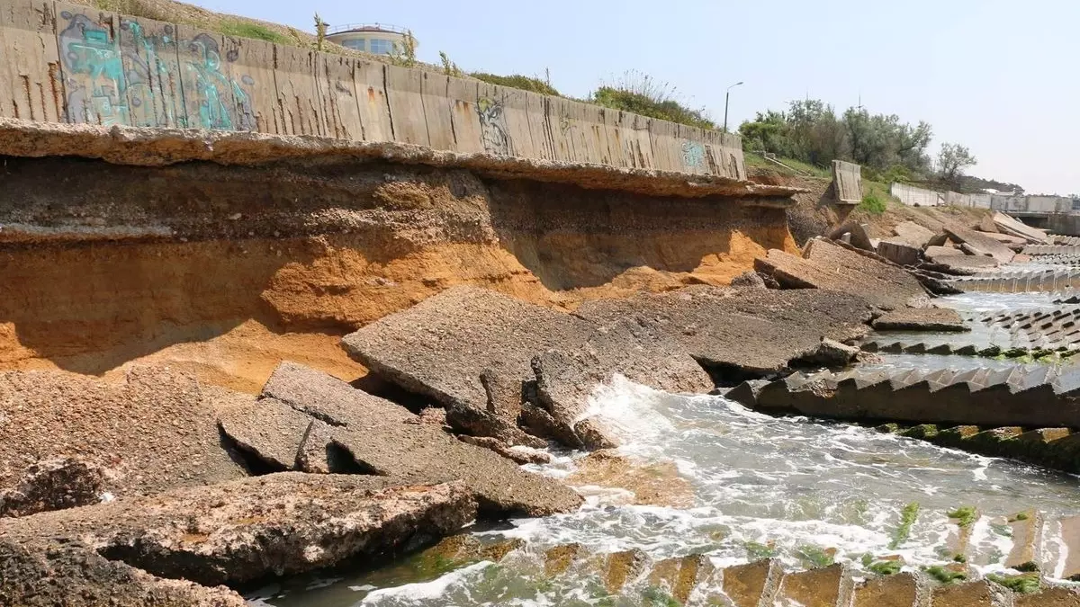 Разрушение пляжа в Песчаном
