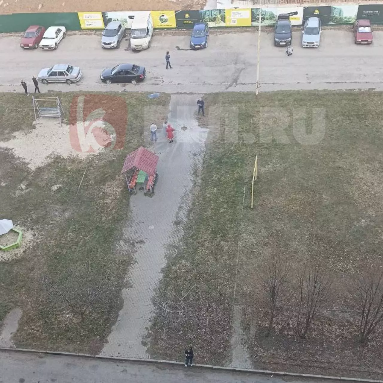 Обстановка на детской площадке сразу после ракетного обстрела со стороны ВСУ.